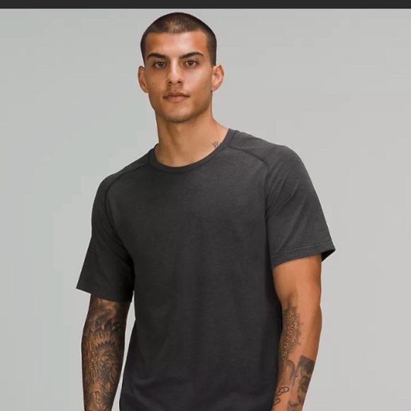 44. Lululemon Metal Vent Tech Short Sleeve - Picture 2 of 16